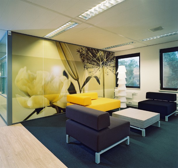 Lounge area with big wall image