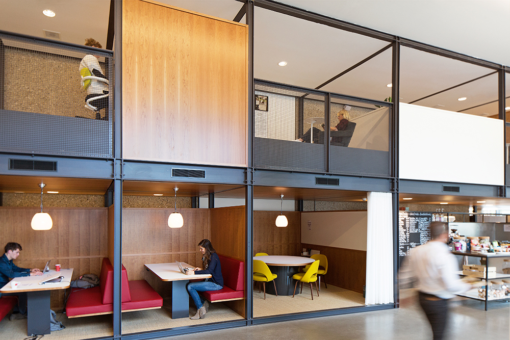 People working at Spaces Rotterdam