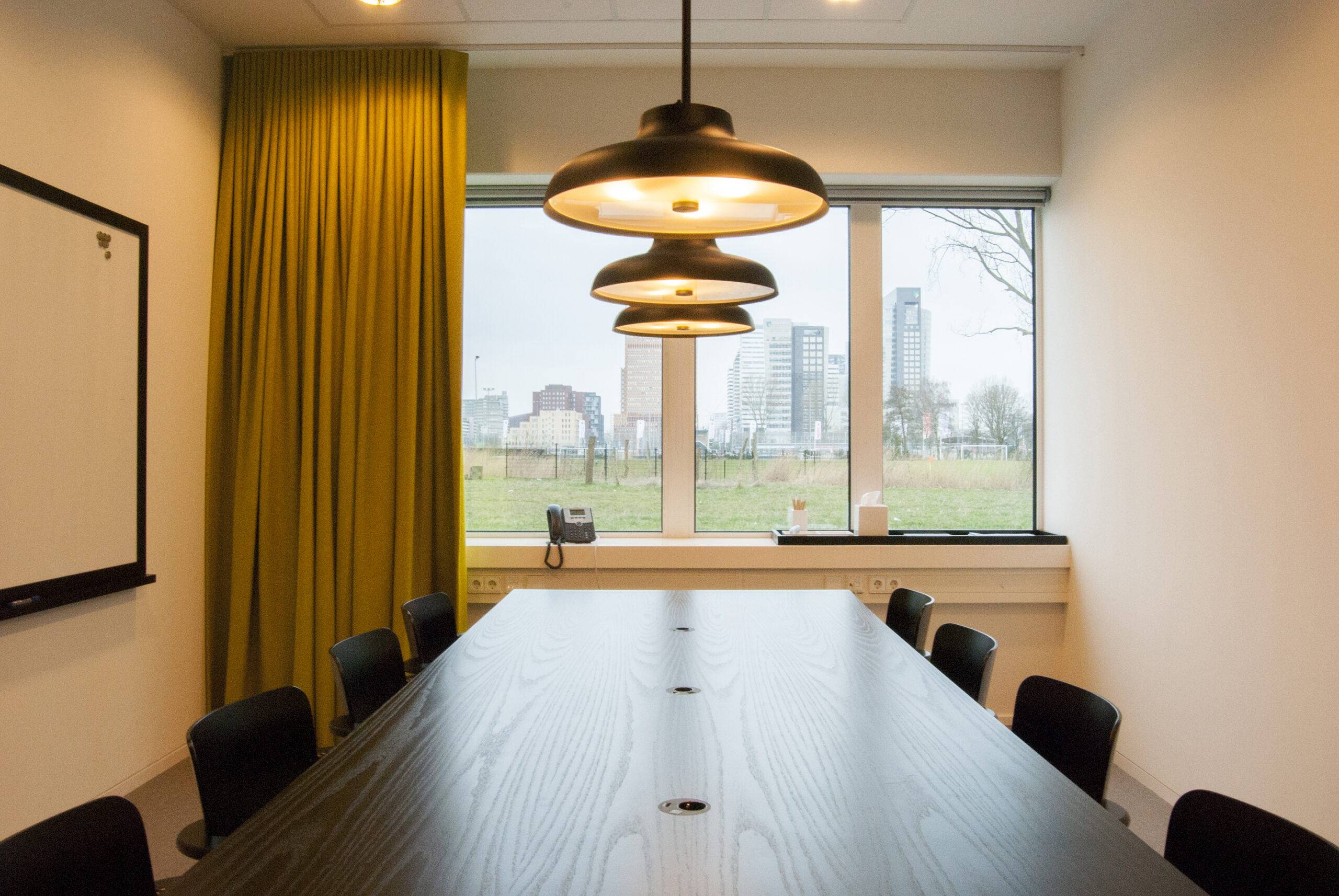 MR10 Lamps and table Meeting Room Spaces Zuidas Amsterdam close up of 1 booth